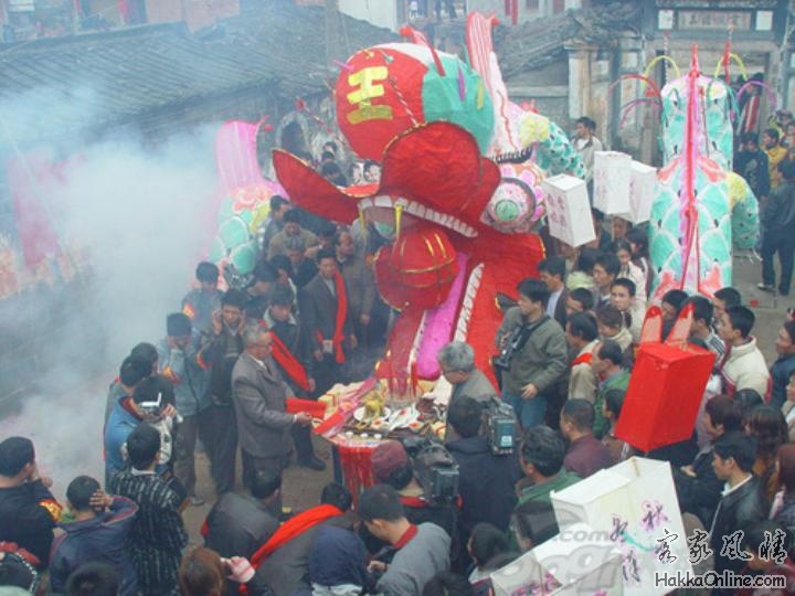 姑田大龙巡游前的祭祀仪式.jpg